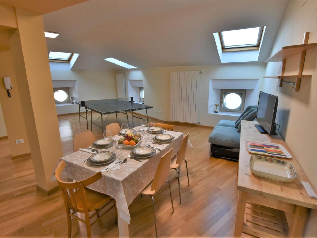 Apartment Duomo Mansarda By Interhome إيزِيو المظهر الخارجي الصورة